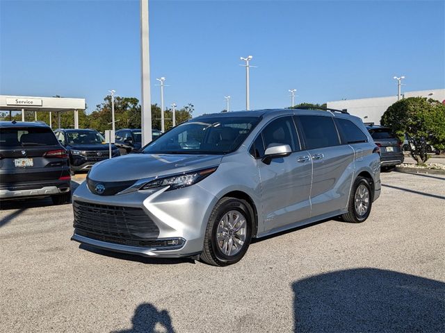 2021 Toyota Sienna XLE