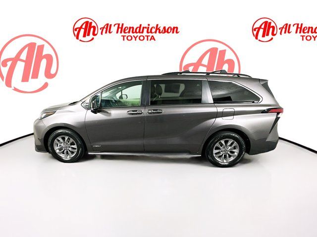 2021 Toyota Sienna XLE