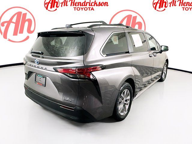 2021 Toyota Sienna XLE