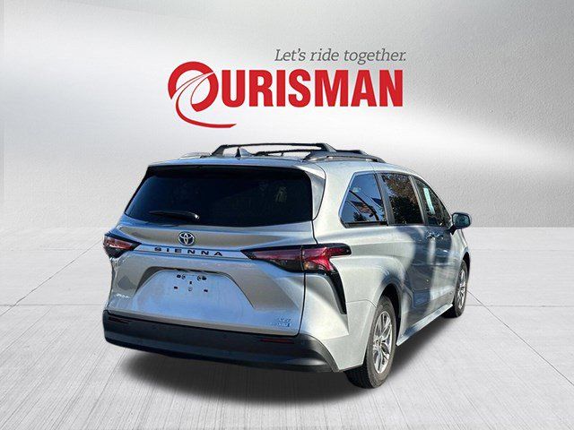 2021 Toyota Sienna XLE