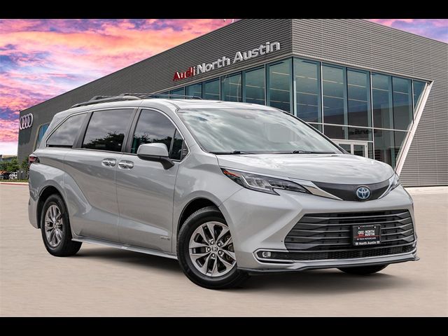 2021 Toyota Sienna XLE