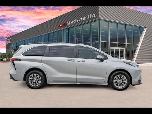 2021 Toyota Sienna XLE