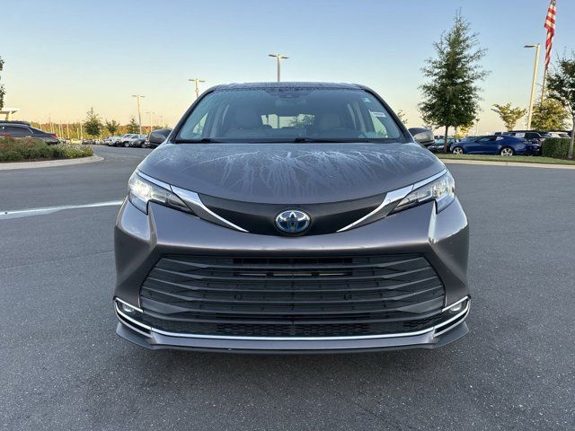 2021 Toyota Sienna XLE