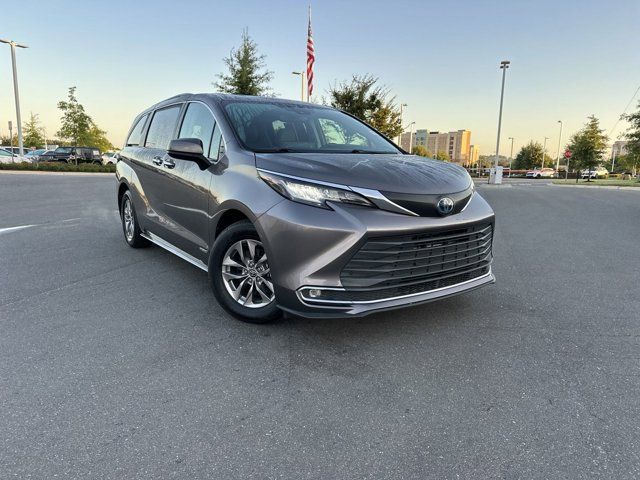 2021 Toyota Sienna XLE