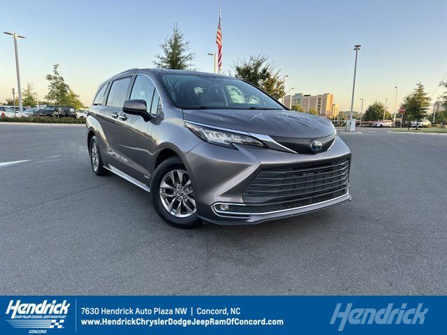 2021 Toyota Sienna XLE