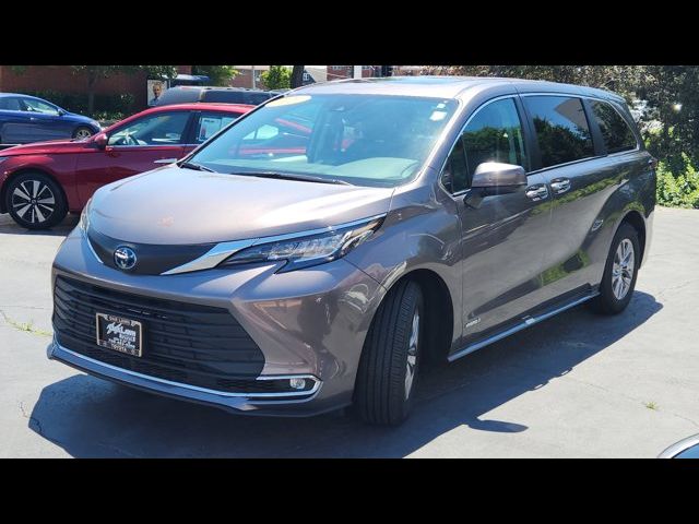 2021 Toyota Sienna XLE