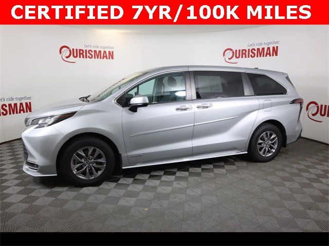 2021 Toyota Sienna XLE