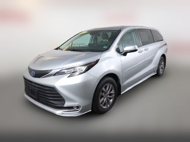 2021 Toyota Sienna XLE