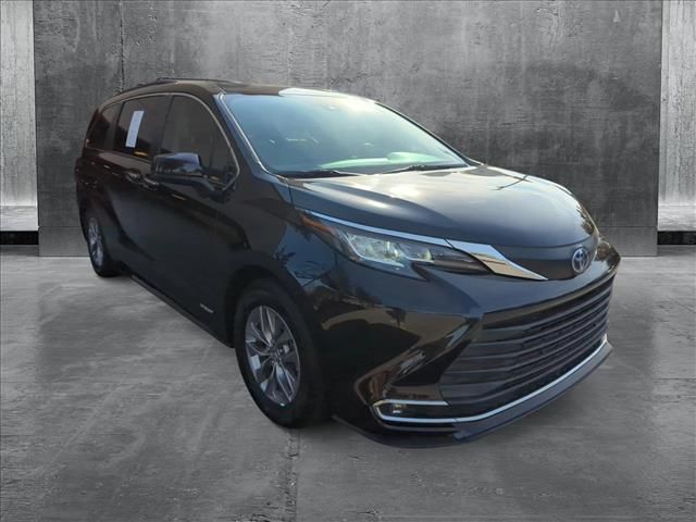 2021 Toyota Sienna XLE