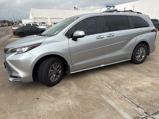 2021 Toyota Sienna XLE