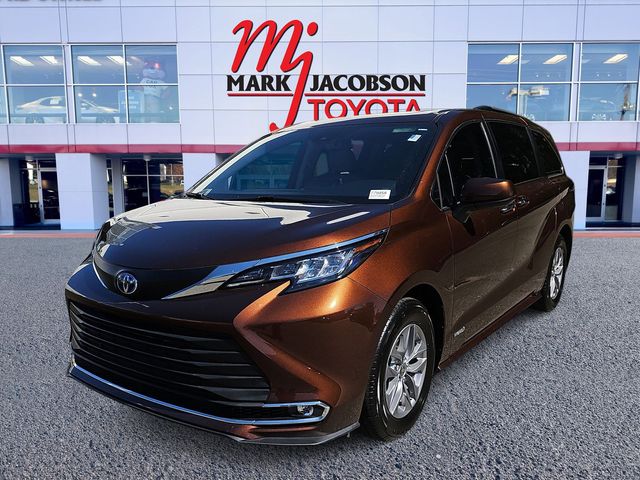 2021 Toyota Sienna XLE