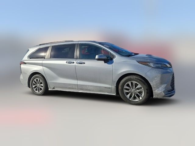 2021 Toyota Sienna XLE