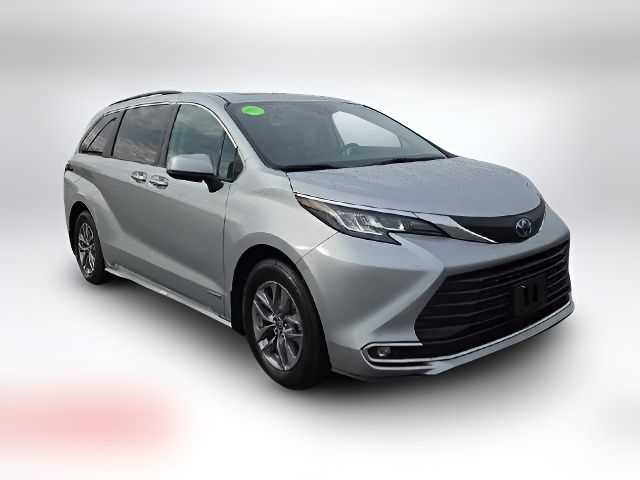 2021 Toyota Sienna XLE