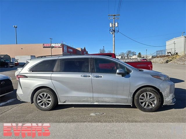 2021 Toyota Sienna XLE