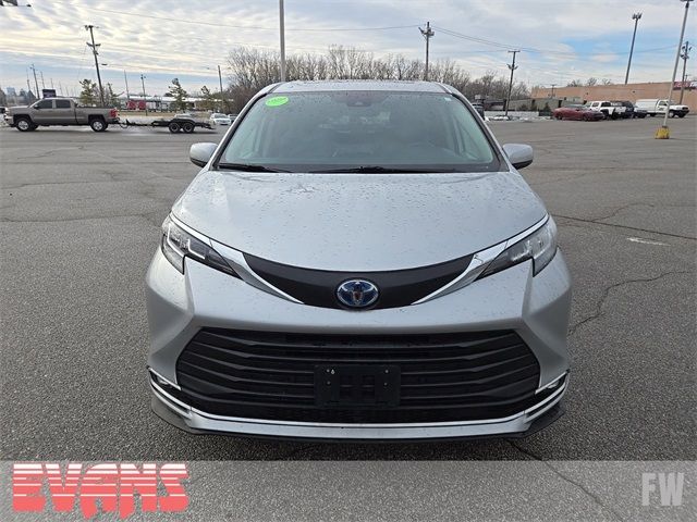 2021 Toyota Sienna XLE