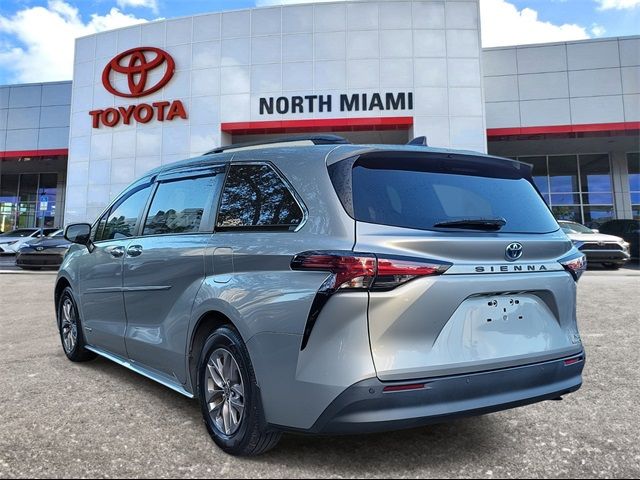 2021 Toyota Sienna XLE