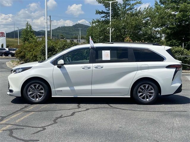 2021 Toyota Sienna XLE