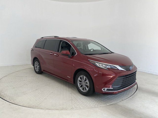 2021 Toyota Sienna XLE