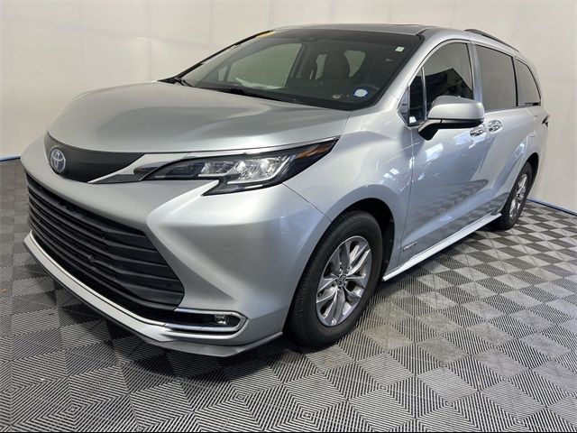 2021 Toyota Sienna XLE