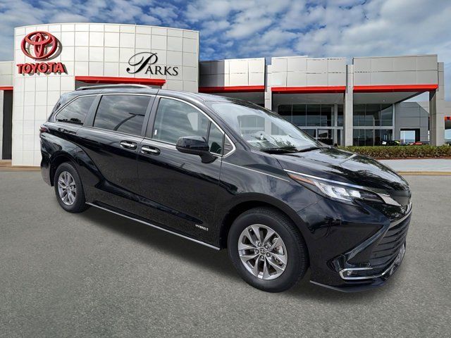 2021 Toyota Sienna XLE