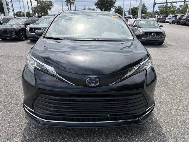 2021 Toyota Sienna XLE