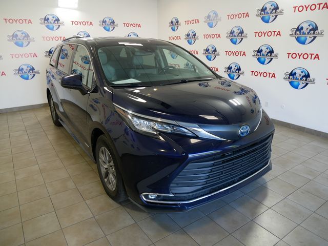 2021 Toyota Sienna XLE