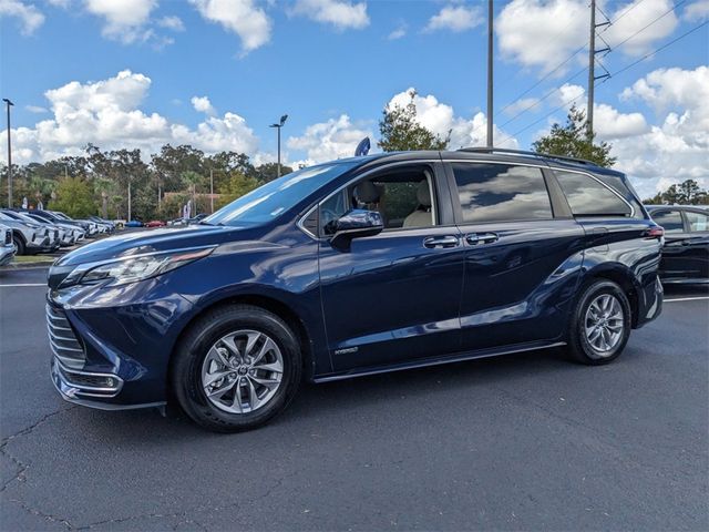 2021 Toyota Sienna XLE