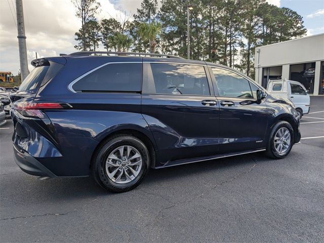 2021 Toyota Sienna XLE