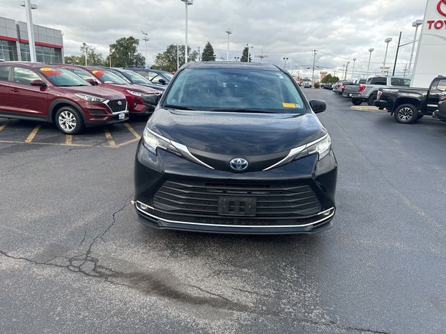 2021 Toyota Sienna XLE