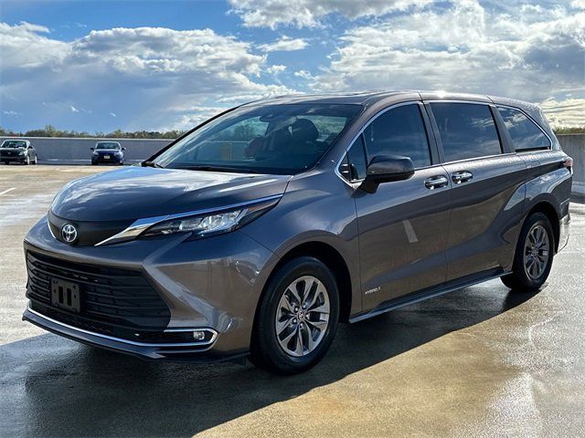 2021 Toyota Sienna XLE