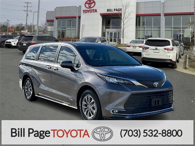 2021 Toyota Sienna XLE