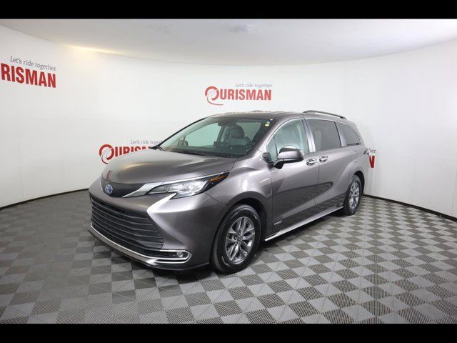 2021 Toyota Sienna XLE