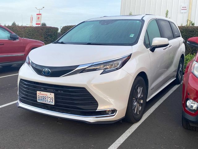 2021 Toyota Sienna XLE