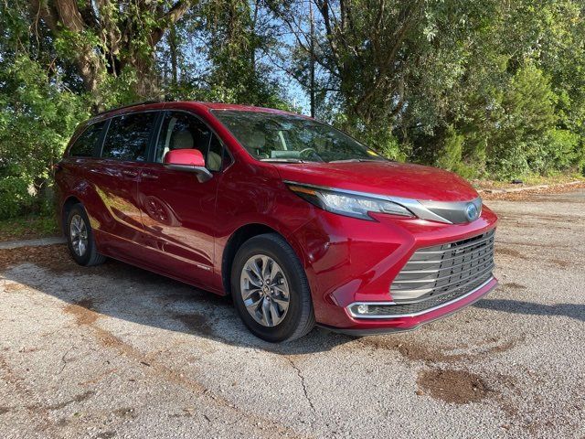 2021 Toyota Sienna XLE