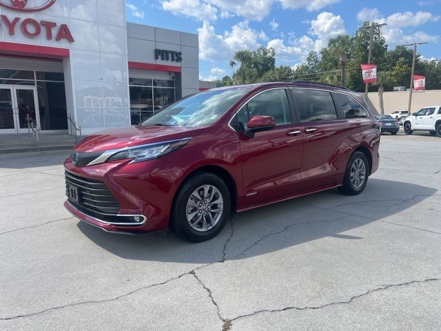 2021 Toyota Sienna XLE