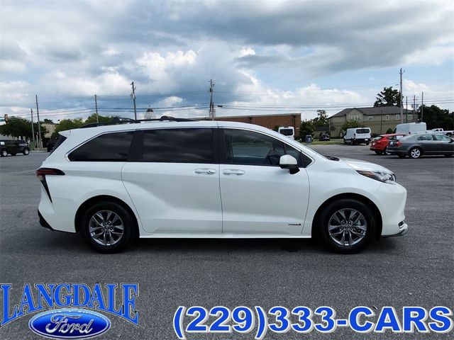 2021 Toyota Sienna XLE