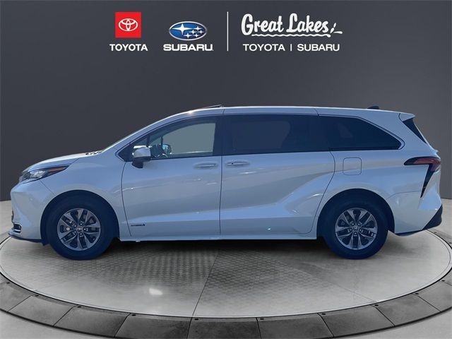 2021 Toyota Sienna XLE