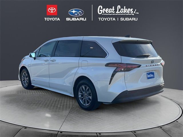 2021 Toyota Sienna XLE