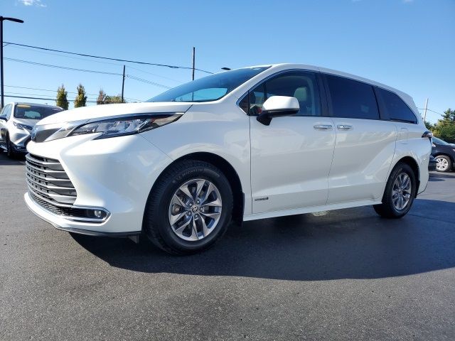 2021 Toyota Sienna XLE