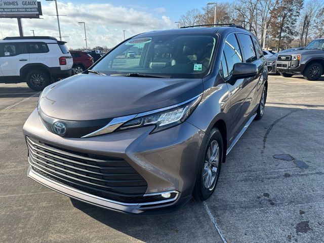 2021 Toyota Sienna XLE