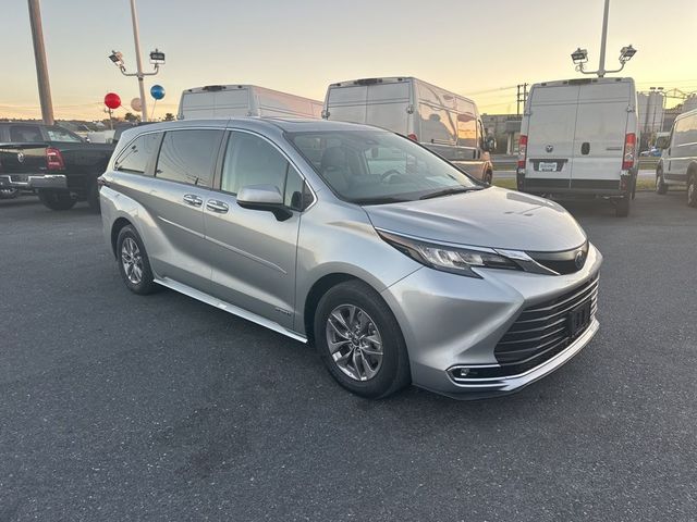 2021 Toyota Sienna XLE