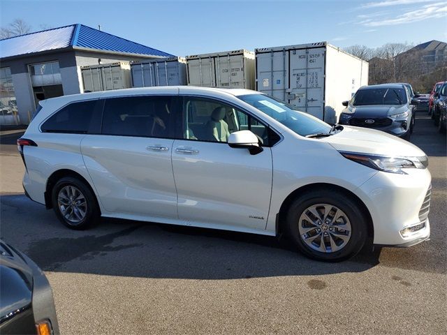 2021 Toyota Sienna XLE