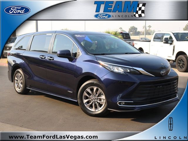 2021 Toyota Sienna XLE