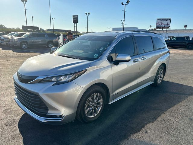 2021 Toyota Sienna XLE