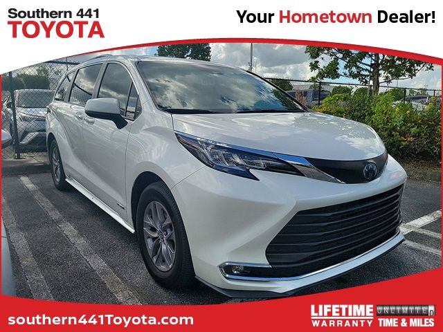 2021 Toyota Sienna XLE