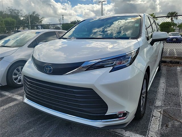 2021 Toyota Sienna XLE