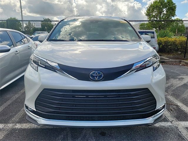 2021 Toyota Sienna XLE