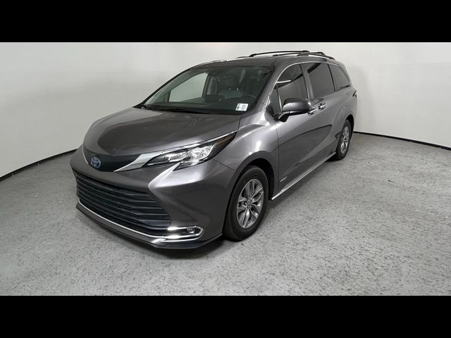 2021 Toyota Sienna XLE