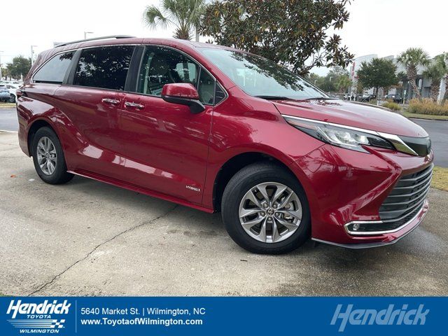 2021 Toyota Sienna XLE