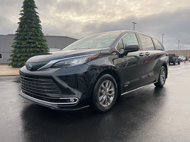 2021 Toyota Sienna XLE